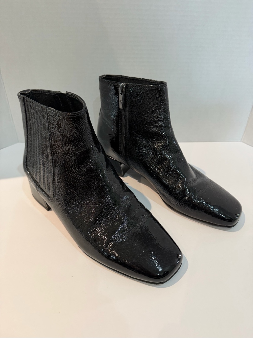 Donald Pliner black “Daisa” Chelsea boots